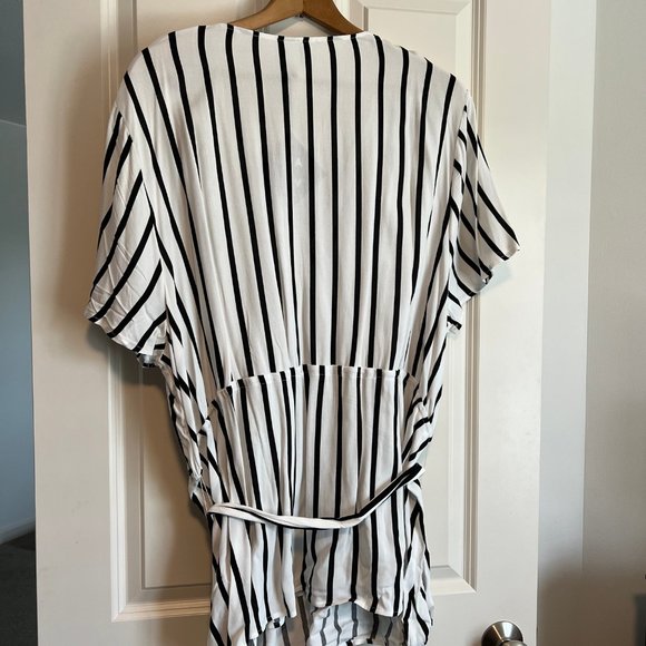 Black and white striped belted top - Picture 2 of 2
